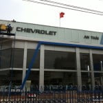 thi cong showroom chevrolet an thai 01 resize