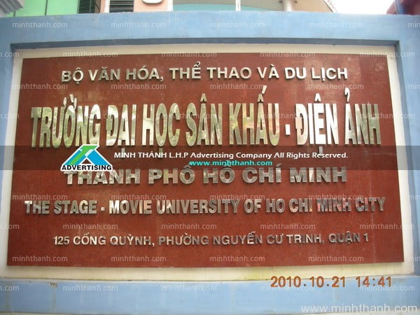 Gold dimensional letters / HCM Movie – Theater university