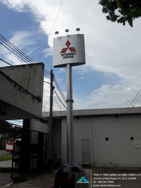 Thi công trụ quảng cáo ốp Alu Mitsubishi Motors