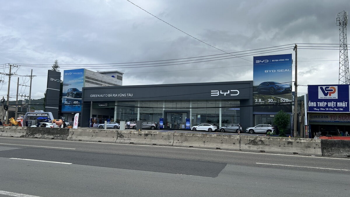 thi cong showroom BYD Bariavungtau 16