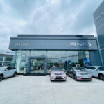 thi cong showroom byd gia dinh s10