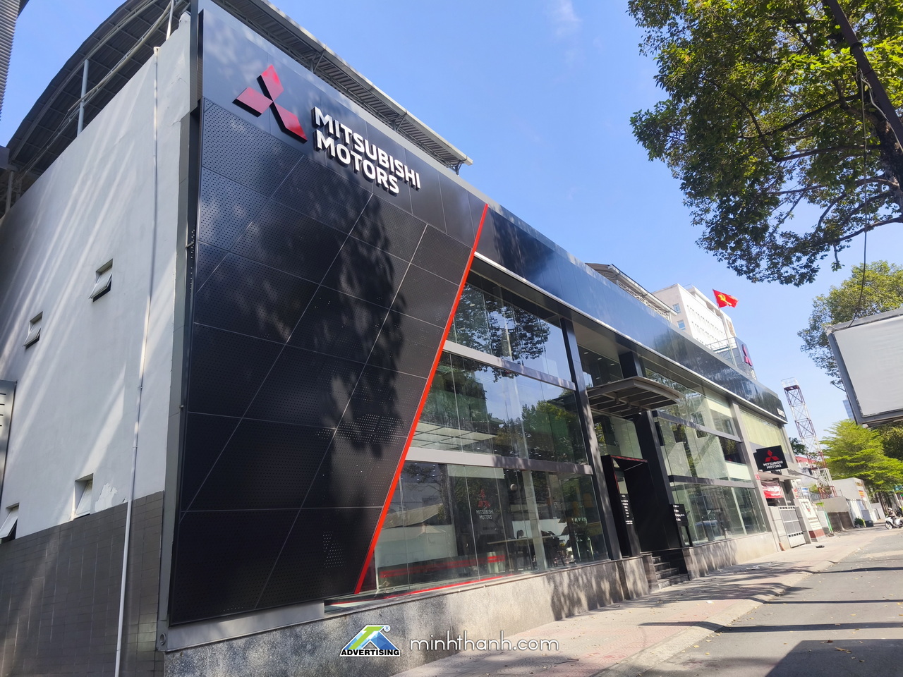 thi công biển hiệu showroom Mitsubishi Isamco Trần Hưng Đạo 02 thi công biển hiệu showroom Mitsubishi Isamco Trần Hưng Đạo 02