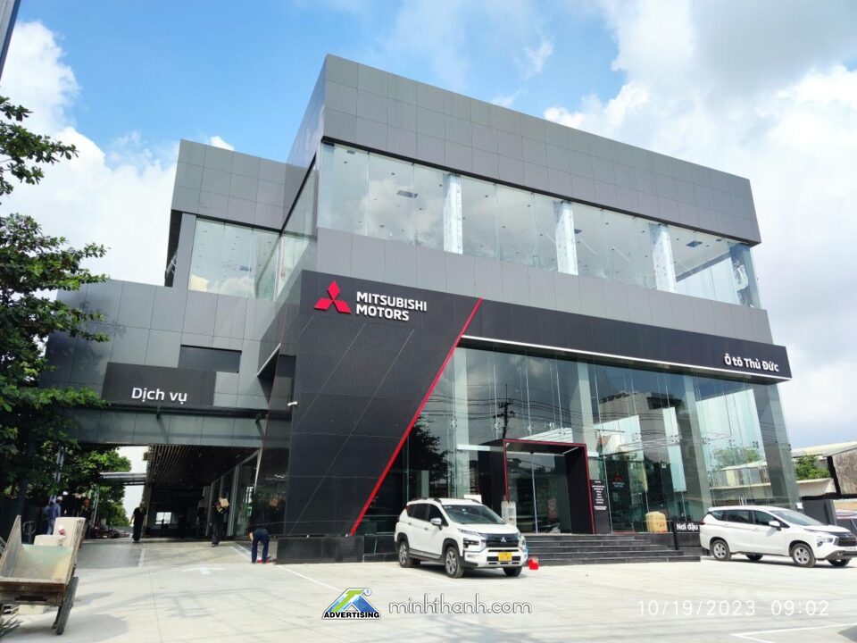Thi công mặt dựng Showroom Mitsubishi Ô tô Thủ Đức theo chuẩn CI