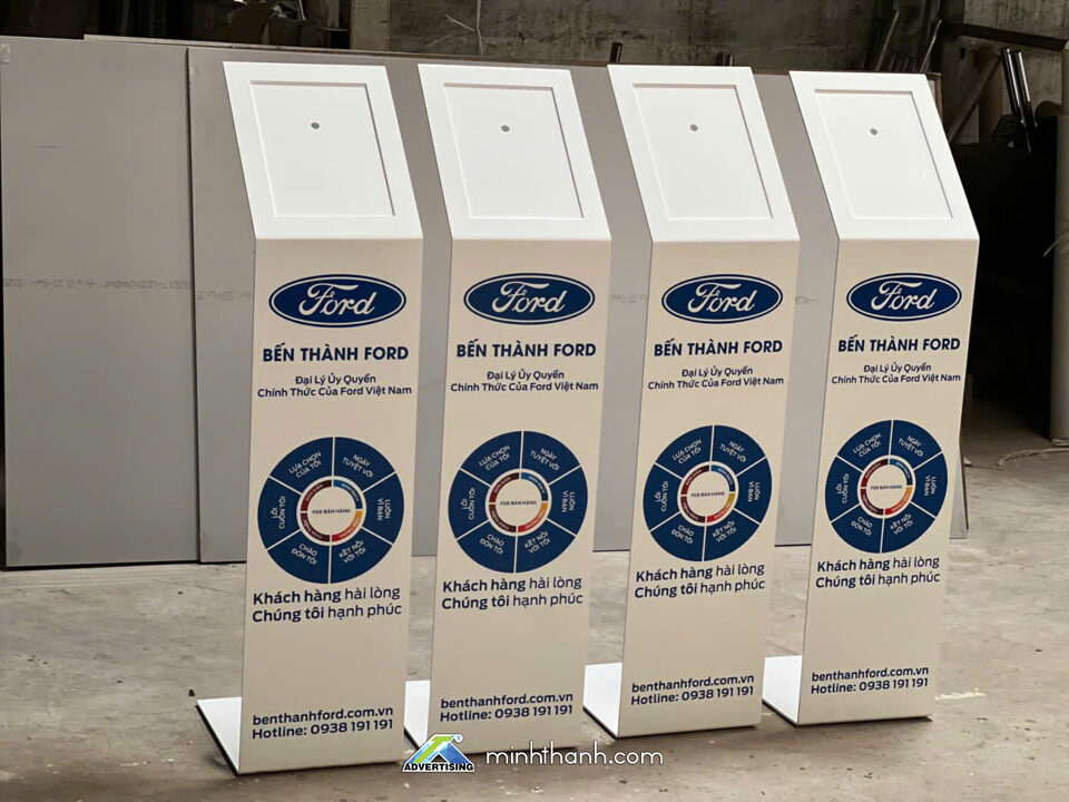 Bục thông số kỹ thuật xe Ford 03