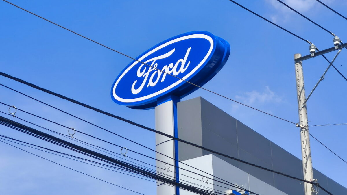 Thi công biển hiệu showroom Ford Long An Tân An 10