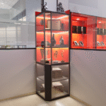 tủ góc trưng bày kỷ niệm chương showroom
