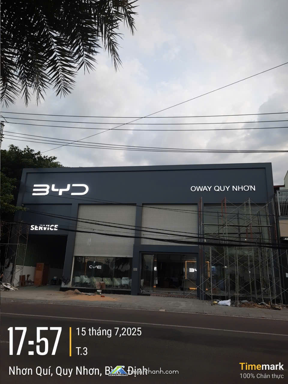Thi công nhận diện thương hiệu Showroom Ô tô BYD Oway Quy Nhơn 04