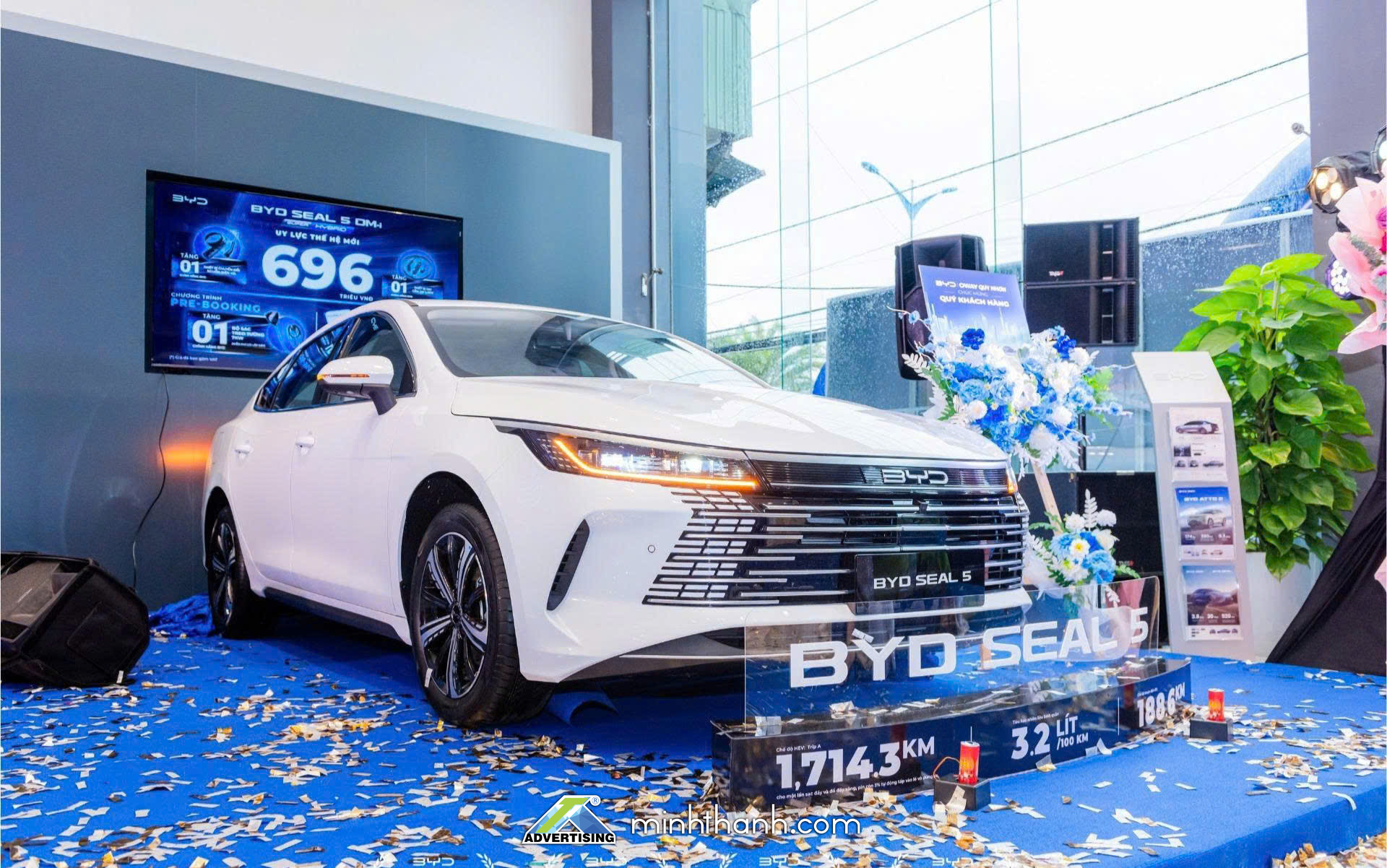 Thi công nhận diện thương hiệu Showroom Ô tô BYD Oway Quy Nhơn 09
