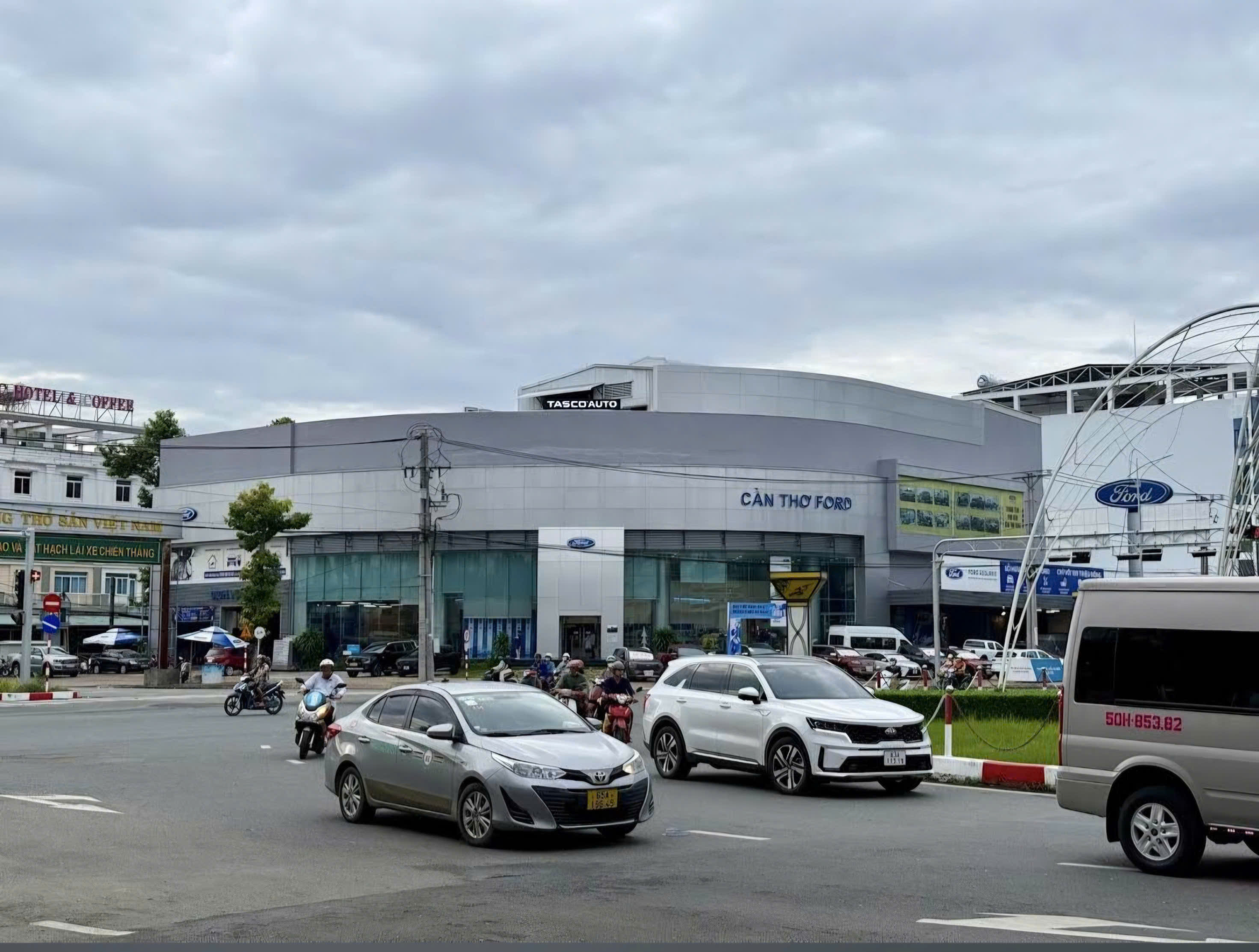 Thi công Bảng hiệu chữ nổi đèn led TASCO AUTO toàn quốc 01