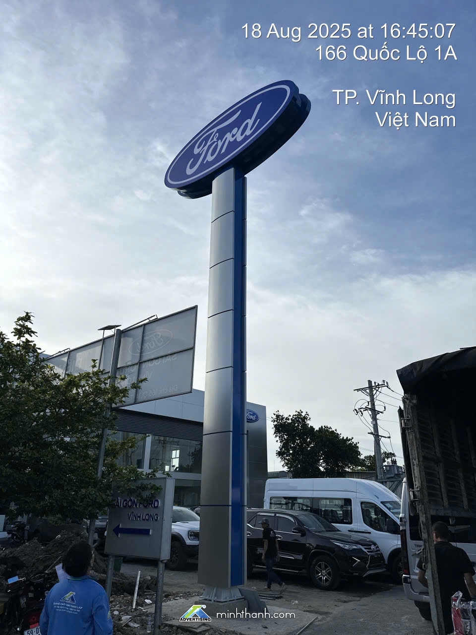 Thi công trụ Pole Sign quảng cáo ngoài trời -Showroom Ô tô Sài Gòn Ford 2S Vĩnh Long