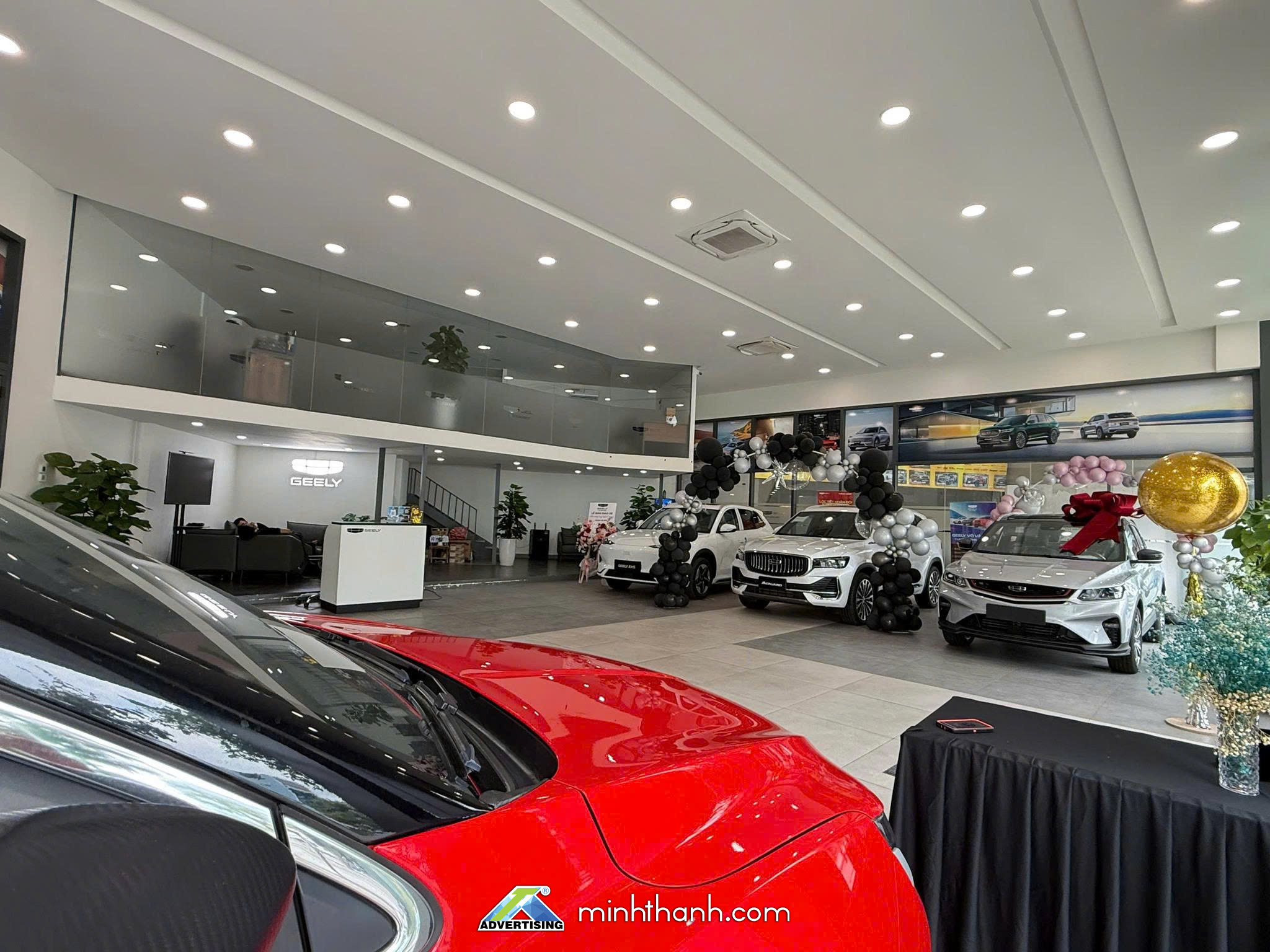Thi công Bàn lễ tân Showroom Ô tô GEELY Võ Văn Kiệt 01