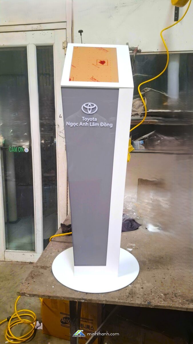 Bục Thông Số Kỹ Thuật / Trụ thông tin Xe Ô Tô Toyota 02