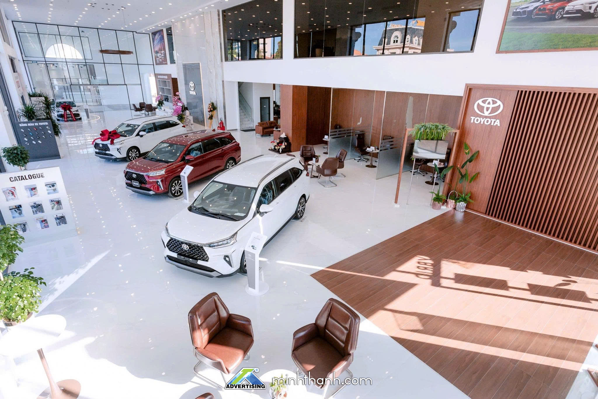 Bục Thông Số Kỹ Thuật / Trụ thông tin Xe Ô Tô Toyota 01