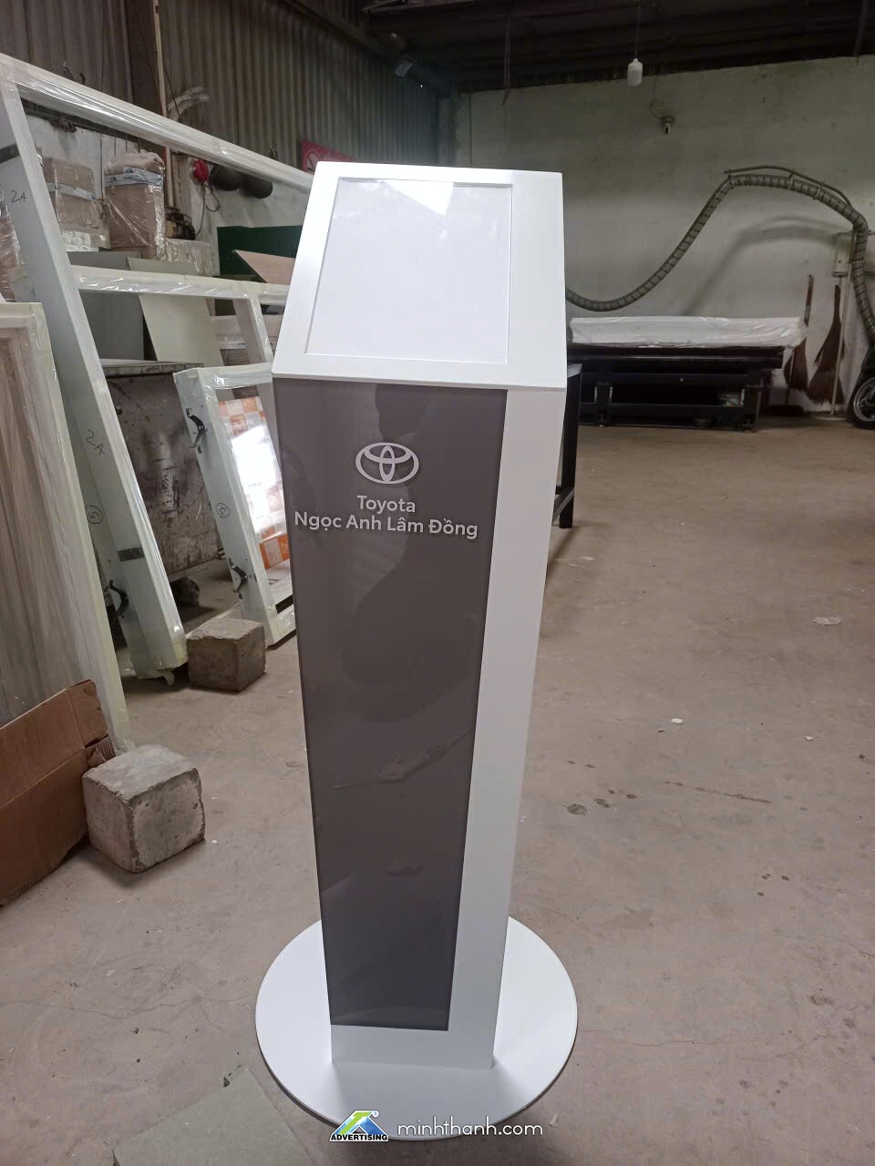 Bục Thông Số Kỹ Thuật / Trụ thông tin Xe Ô Tô Toyota 05